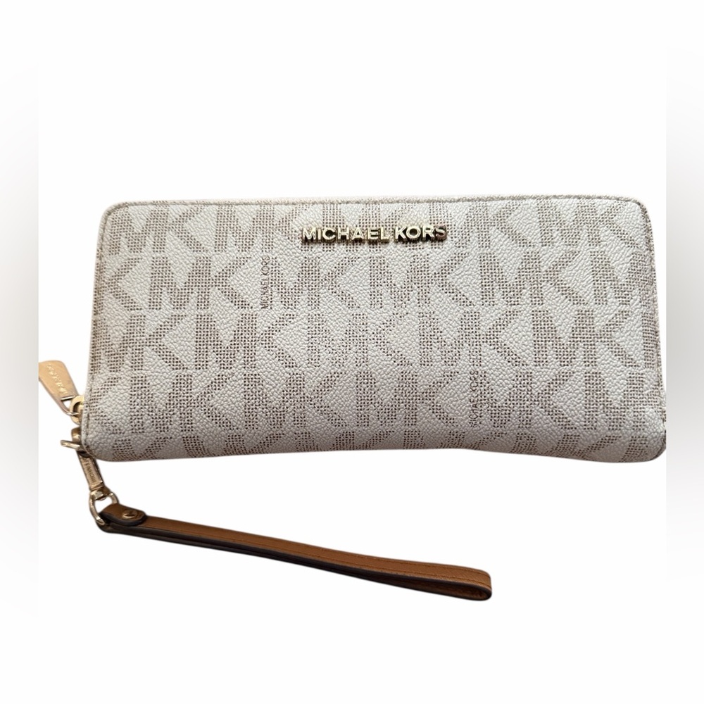 Michael Kors Jet Set Large Continental Wristlet COA included